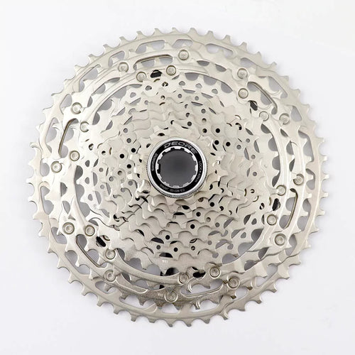 Cassete Shimano Deore CS-M5100 11 velocidades disponível nas relações 11-42T e 11-51T para bicicletas Mountain Bike com transmissão Shimano.