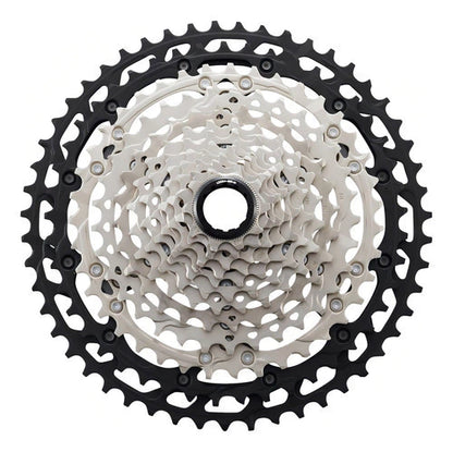 Cassete Shimano Deore XT CS-M8100 12 velocidades disponível nas relações 10-45T e 10-51T com tecnologia Hyperglide+ para Mountain Bike.